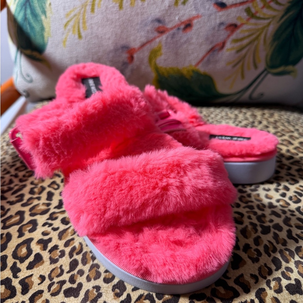 Nine West Women’s Plush Pink Slide Sandals w/ Buckles - SZ 9